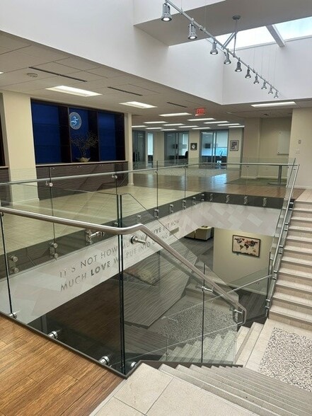 More Photos Of 6450 Sand Lake Rd, Dayton Office For Sale