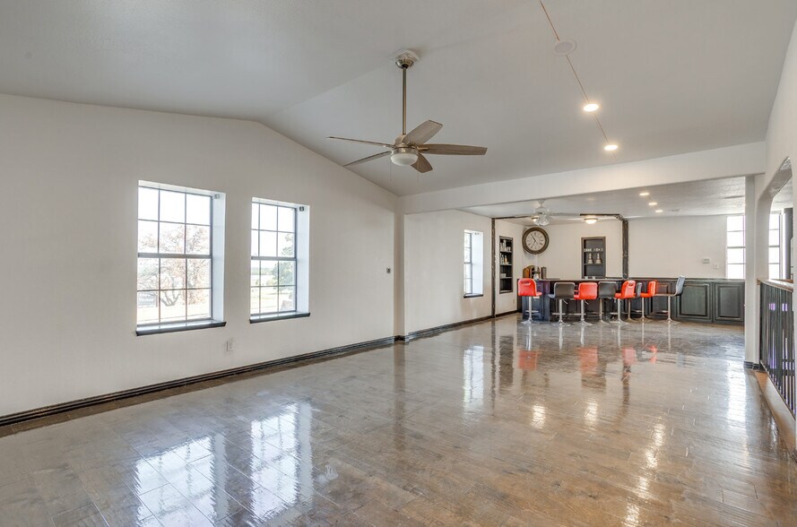 More Photos Of 151 Fox Rd, Weatherford Storefront Retail Residential For Lease