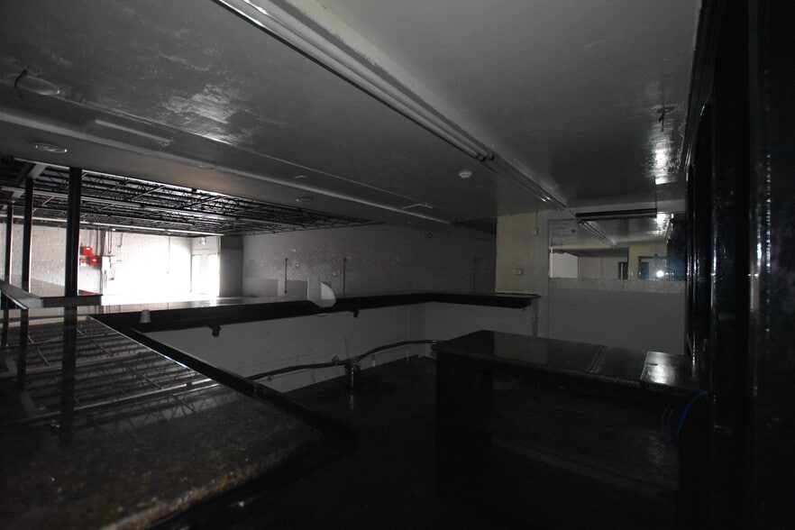 More Photos Of 921 Texas Ave, Texas City Service For Lease