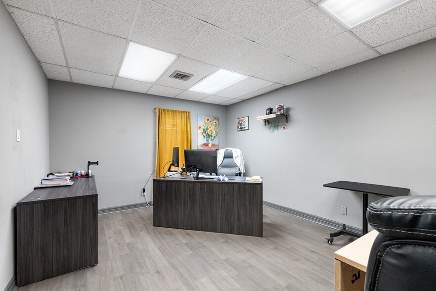 More Photos Of 604 S 77 Sunshine Strip, Harlingen Office For Sale
