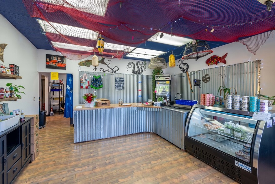 More Photos Of 7196/7198/7204 North Tongass Hwy, Ketchikan General Retail For Sale