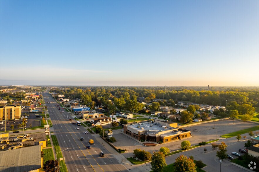 More Photos Of 31920 Van Dyke Ave, Warren Restaurant For Sale