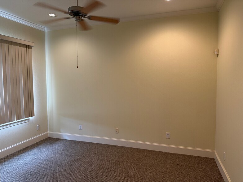 More Photos Of 13644 Breton Ridge St, Houston Medical For Sale