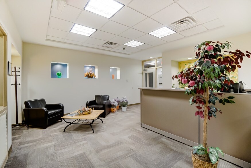 More Photos Of 675 W Market St, Lima Office For Sale