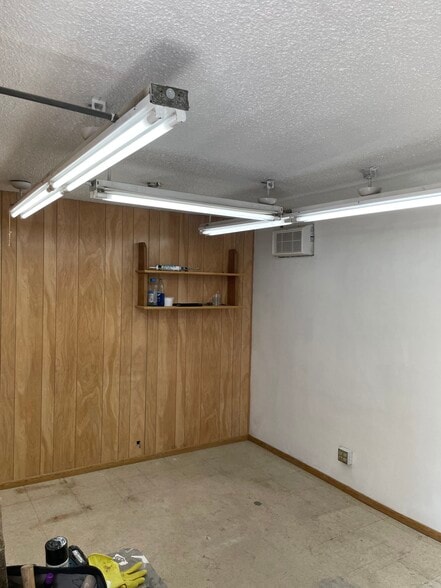 More Photos Of 16035-16051 W 4th Ave, Golden Warehouse For Lease