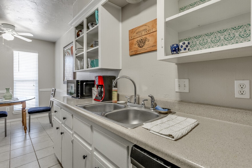 More Photos Of NW 10th St & N Classen Blvd, Oklahoma City Apartments For Sale