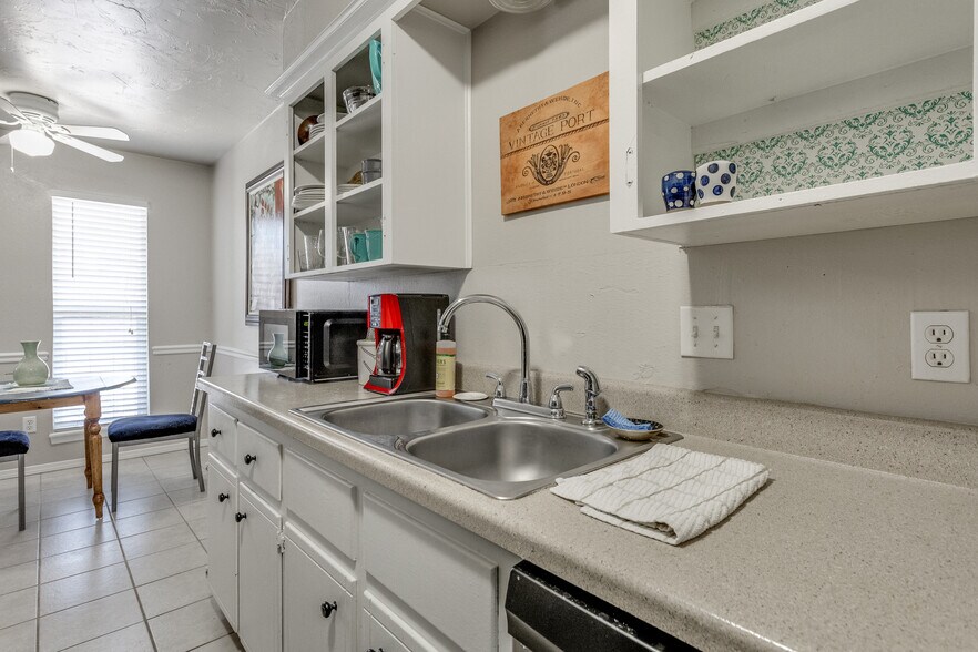 More Photos Of NW 10th St & N Classen Blvd, Oklahoma City Apartments For Sale