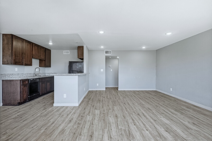 More Photos Of 521 Calcaterra Cir, Las Vegas Apartments For Sale
