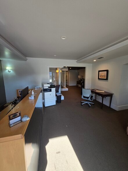 More Photos Of 2108 Airport Blvd, Mobile Office For Sale