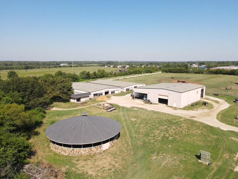 More Photos Of 2001 Stemmons Service, Sanger Land For Sale