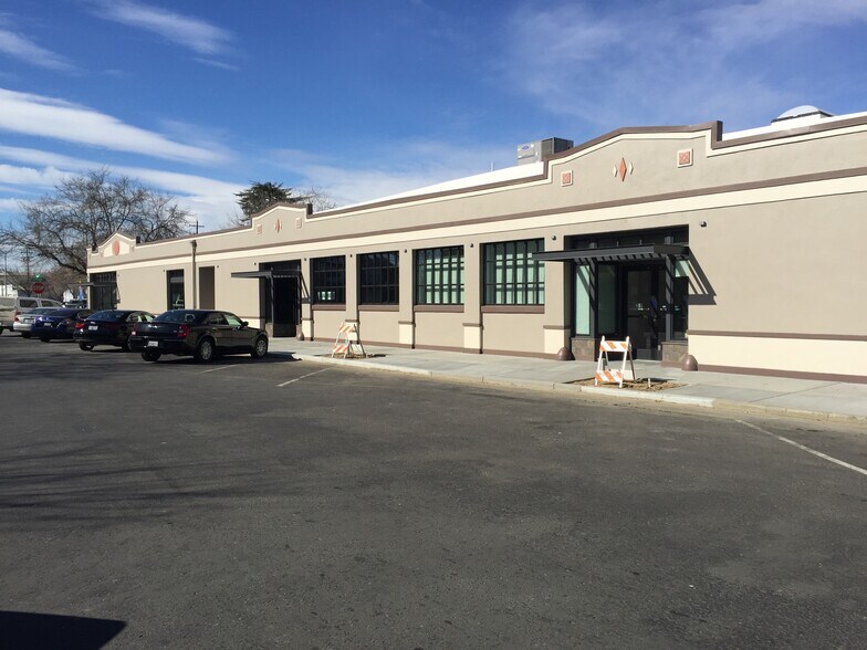 More Photos Of 427-433 College St, Woodland Office For Lease