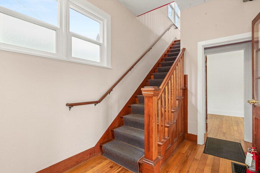 More Photos Of 1516 SE 43rd Ave, Portland Medical For Sale