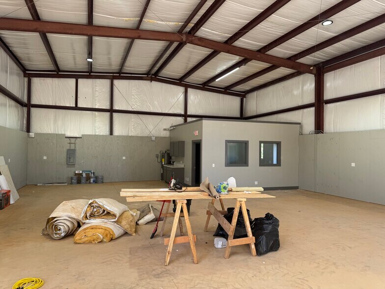 More Photos Of 1001 Old Columbus Rd, Opelika Light Distribution For Lease