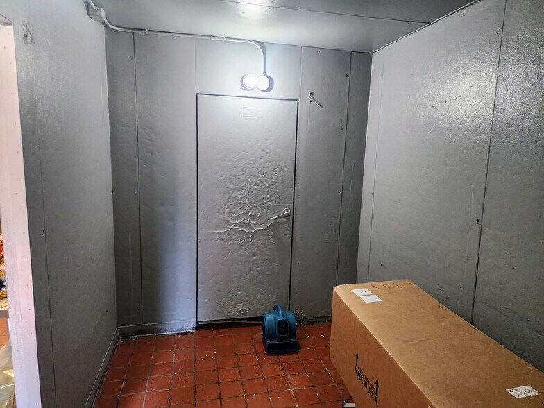 More Photos Of 8451 Ocean Gtwy, Easton Restaurant For Sale