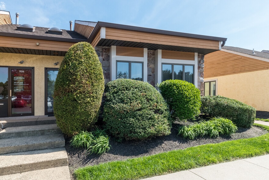 More Photos Of 908-918 Town Center, New Britain Office For Sale