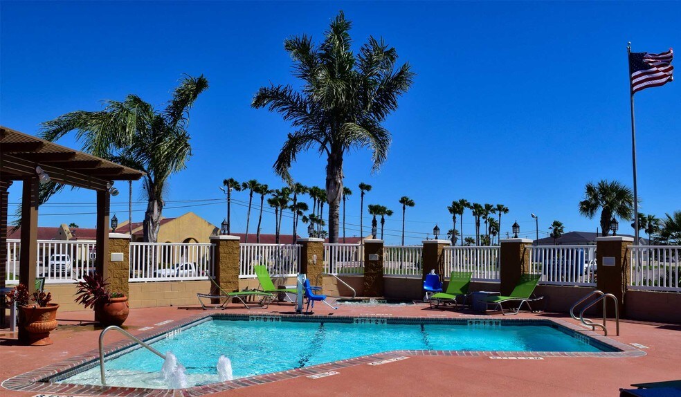 More Photos Of 355 E Goodnight Ave, Aransas Pass Hotel For Sale