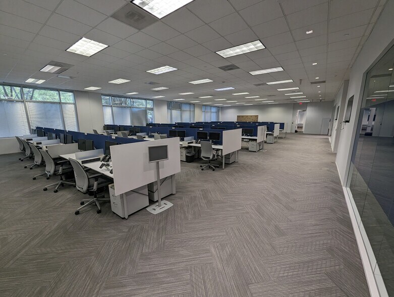 More Photos Of 11410 Greens Crossing Blvd, Houston Light Manufacturing For Sale