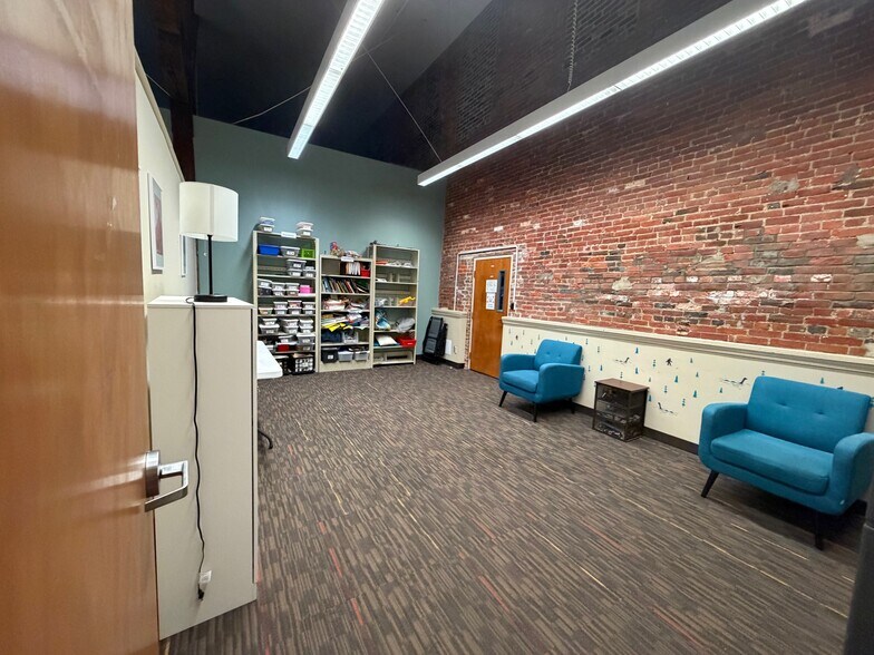 More Photos Of 590 Missouri Ave, Jeffersonville Office For Lease