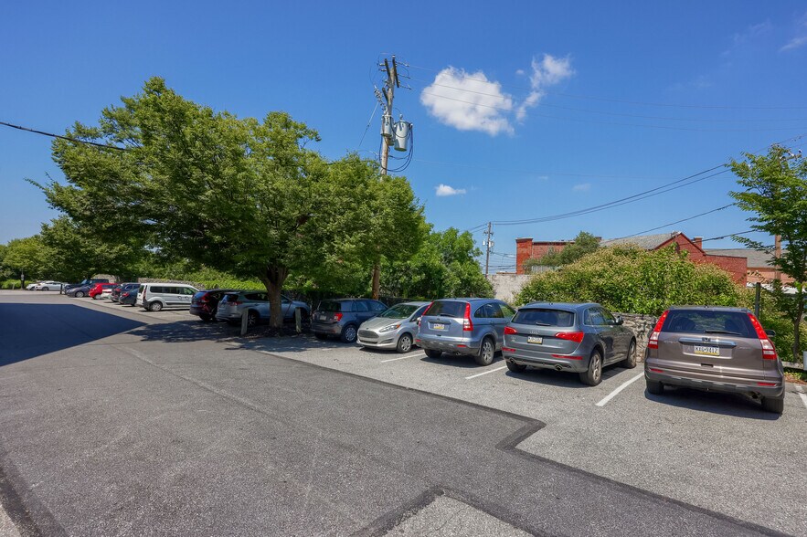 More Photos Of 315 W James St, Lancaster Office For Lease