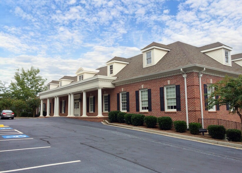 More Photos Of 225 Country Club Dr, Stockbridge Medical For Sale