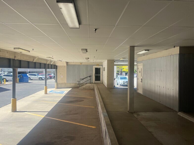 More Photos Of 677 S Colorado Blvd, Denver Office For Sale