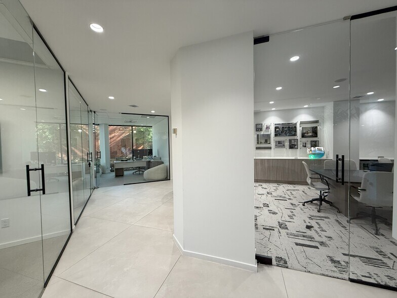 More Photos Of 1240 Blalock Rd, Houston Medical For Lease