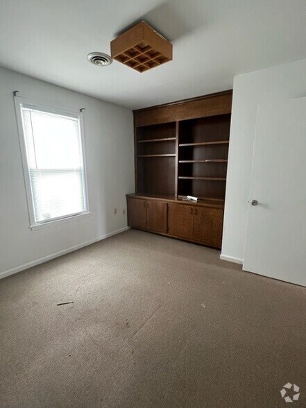 More Photos Of 510 S Sycamore St, Petersburg Medical For Lease