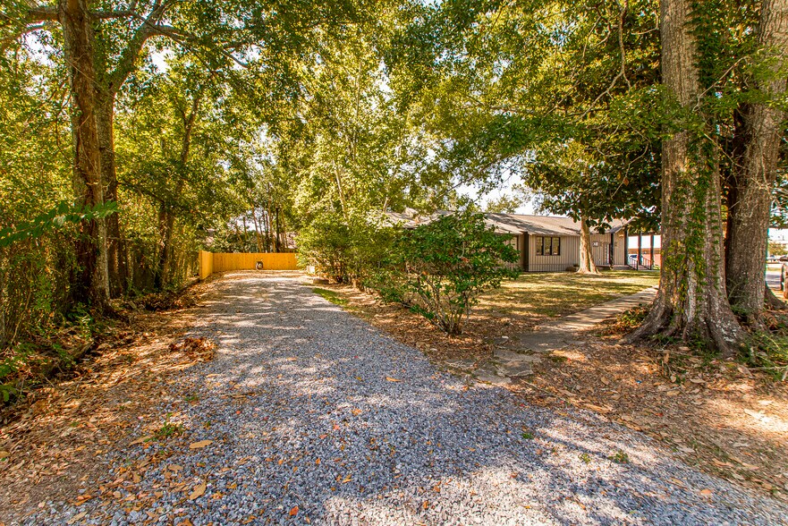 More Photos Of 302 Louisiana Ave, Bogalusa Office For Lease