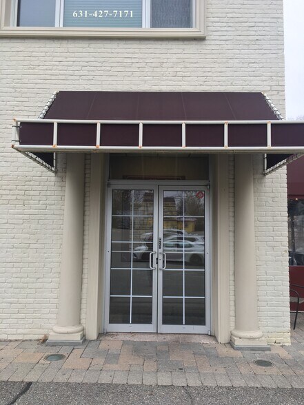 More Photos Of 140 E Main St, Huntington Storefront Retail Office For Lease