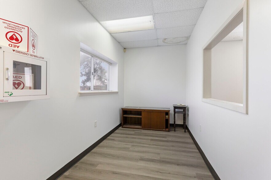 More Photos Of 13568 Oil Field Rd, Conroe Office Residential For Lease