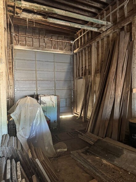 More Photos Of 1009 Mills St, Black Earth Warehouse For Sale