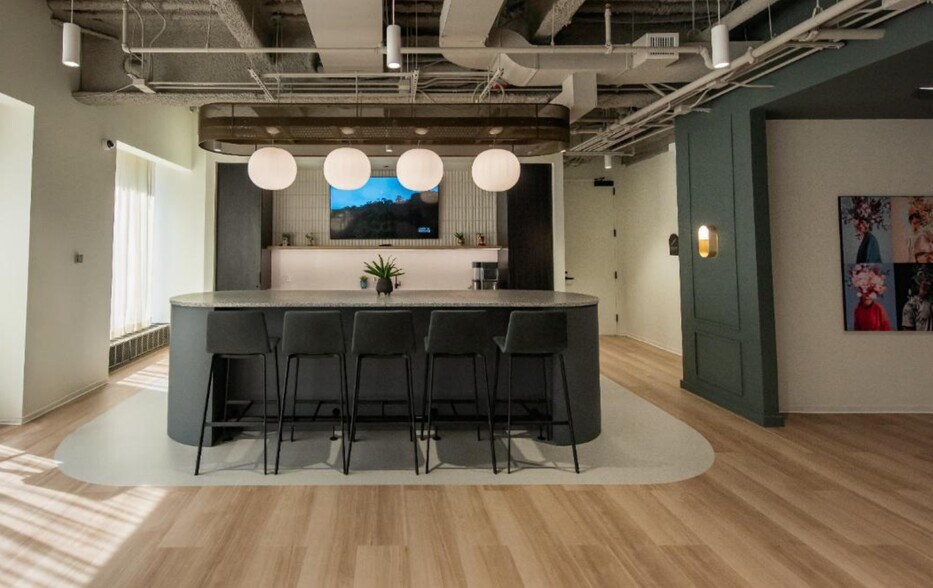 More Photos Of 33 N Dearborn St, Chicago Office For Lease