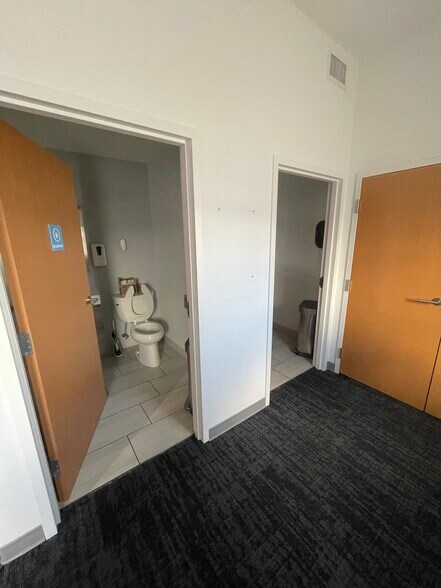 More Photos Of 42 Bank St, New London Storefront Retail Office For Lease