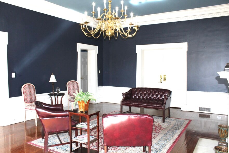 More Photos Of 2005 N Country Club Dr, Montgomery Schools For Sale