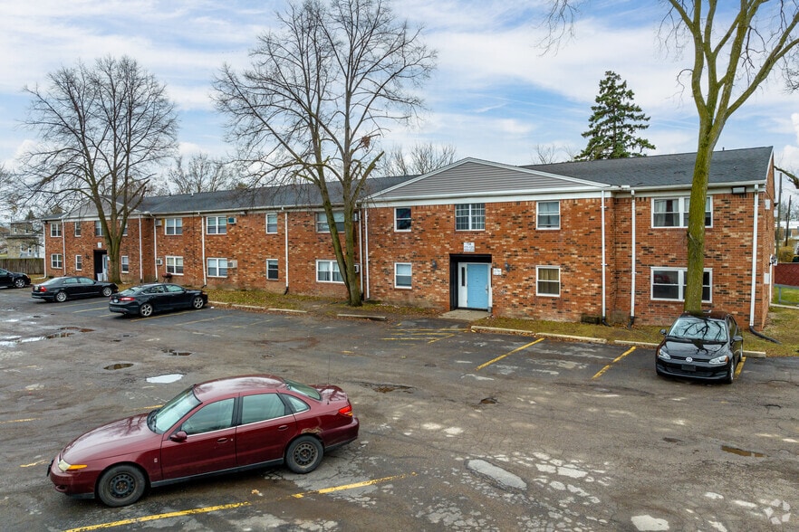 More Photos Of 725 Washington St, Monroe Apartments For Sale