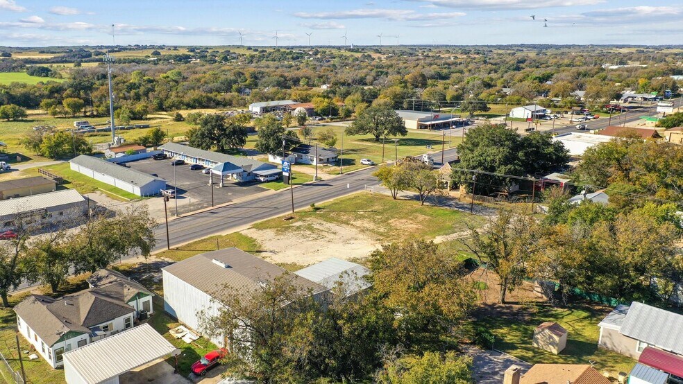 More Photos Of 503 W Central Ave, Comanche Warehouse For Sale