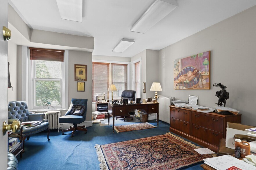 More Photos Of 517 2nd St NE, Washington Office Residential For Sale