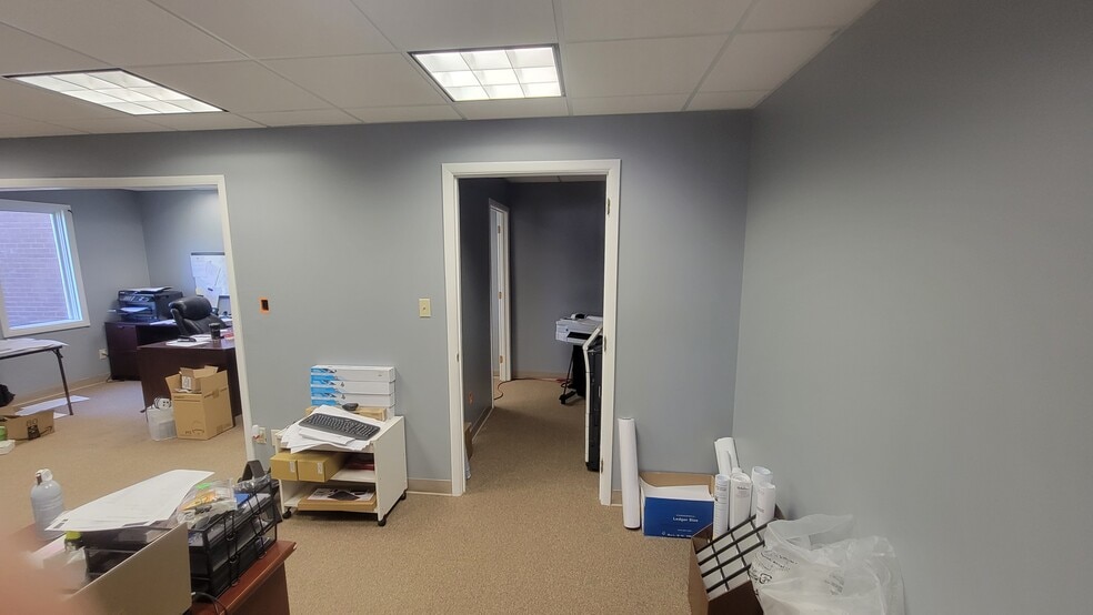 More Photos Of 924 Old Harmony Rd, Newark Office For Sale