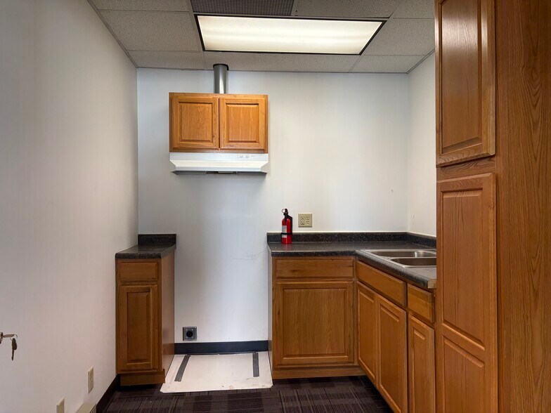 More Photos Of 4201 W 1st St, Duluth Warehouse For Sale