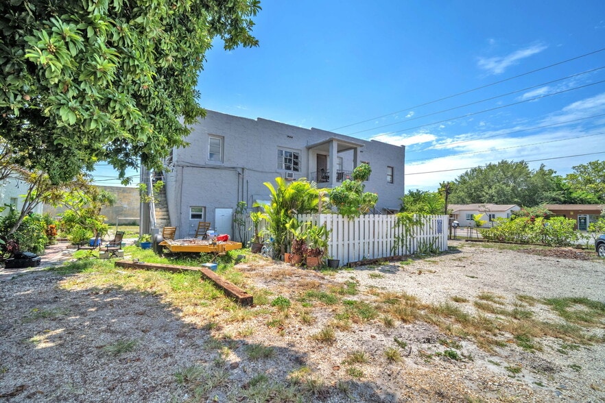 More Photos Of 2135-2237 Washington St, Hollywood Apartments For Sale