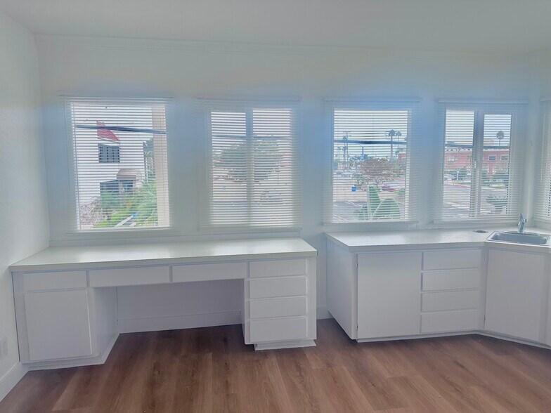 More Photos Of 18821 Delaware St, Huntington Beach Medical For Lease