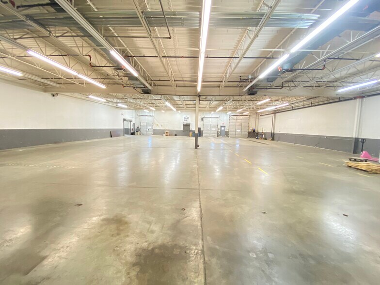 More Photos Of 8050 Freedom Ave, North Canton Warehouse For Lease