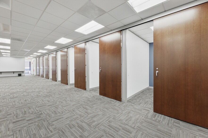 More Photos Of 5362-5364 W Devon Ave, Chicago Office For Sale