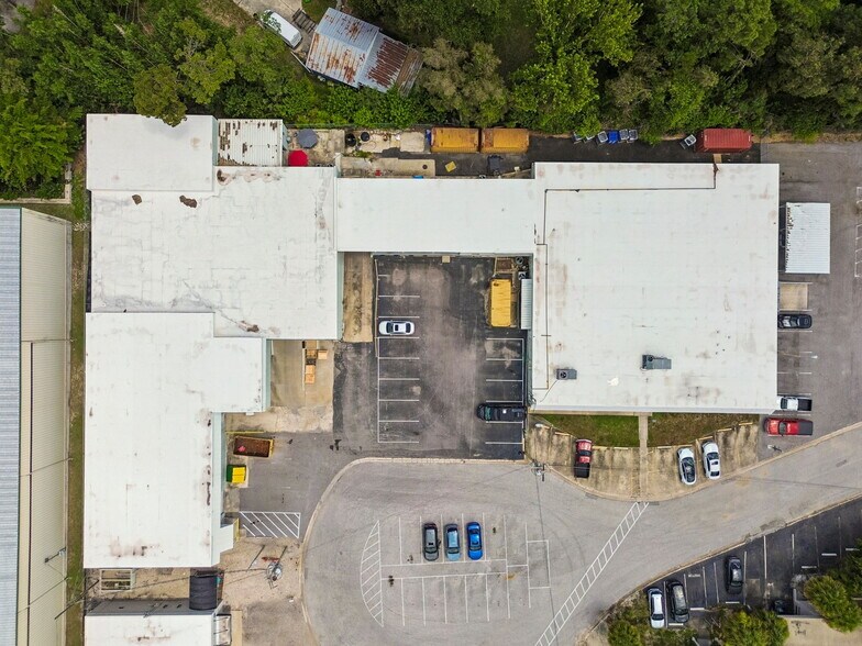 More Photos Of 1760-1770 Calumet St, Clearwater Warehouse For Lease