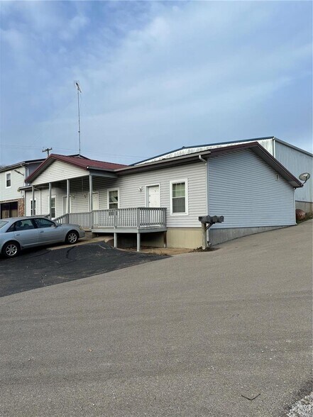 More Photos Of 150 S Hall St, Potosi Office For Sale