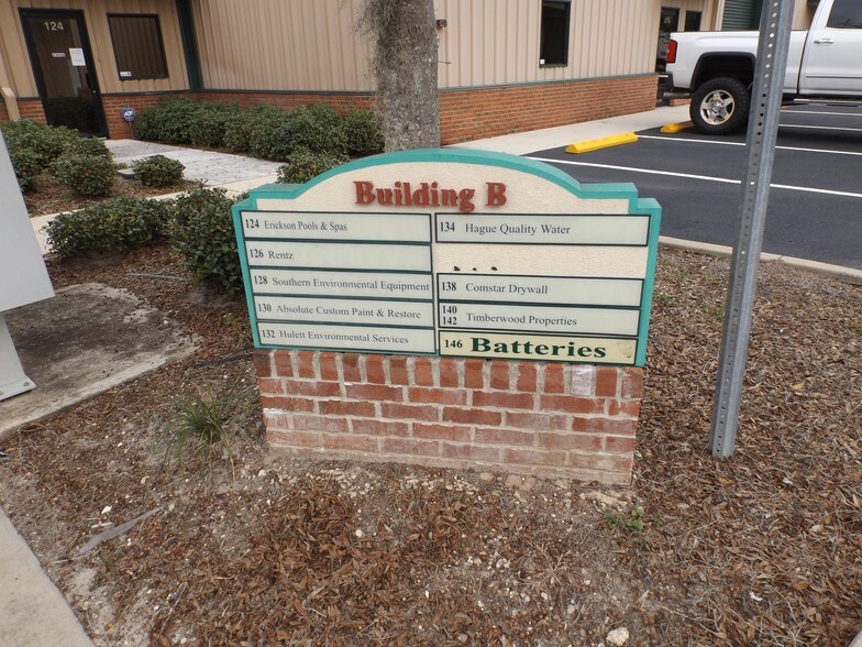 More Photos Of 124-146 Park Center St, Leesburg Light Manufacturing For Lease