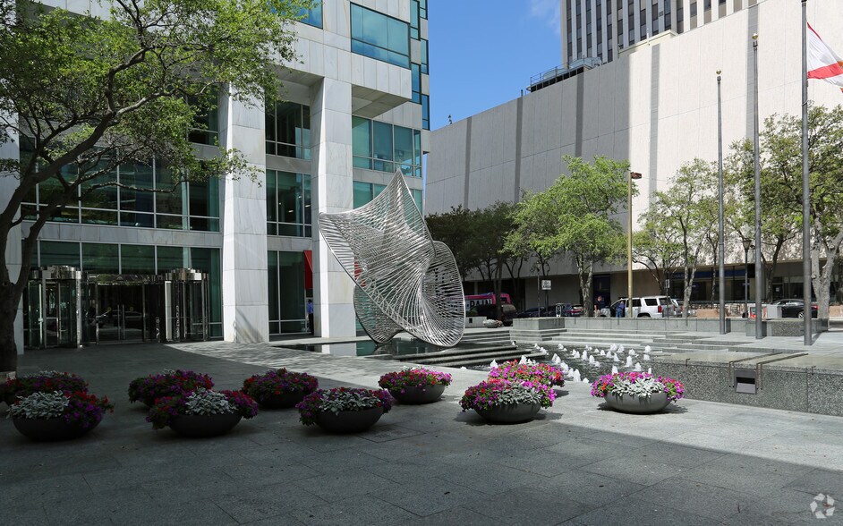More Photos Of 101 E Kennedy Blvd, Tampa Office For Lease