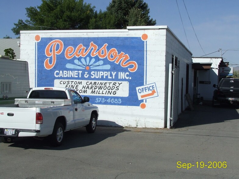 191 N Geneva Rd  