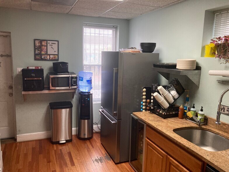 More Photos Of 909 U St NW, Washington Storefront Retail Office For Sale