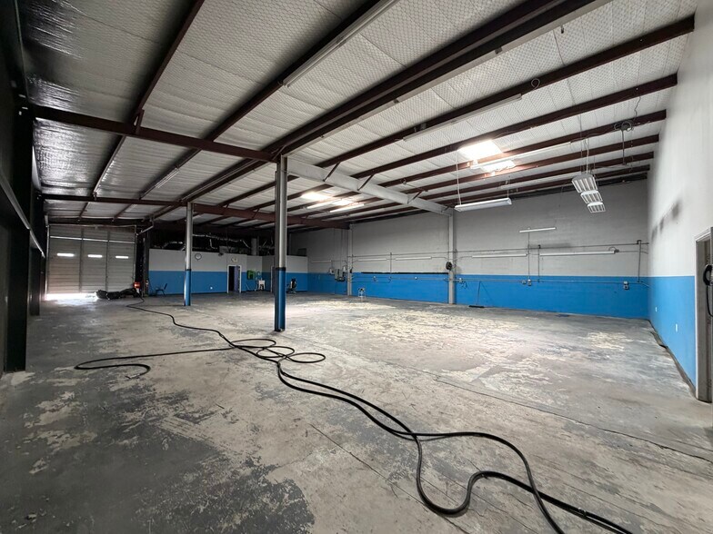 More Photos Of 9206 Richmond Ave, Houston Warehouse For Lease